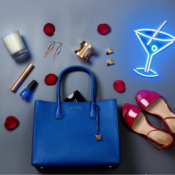 MICHAEL KORS Mercer Large Bonded Leather Tote - Electric Blue - Picture 2 of 8